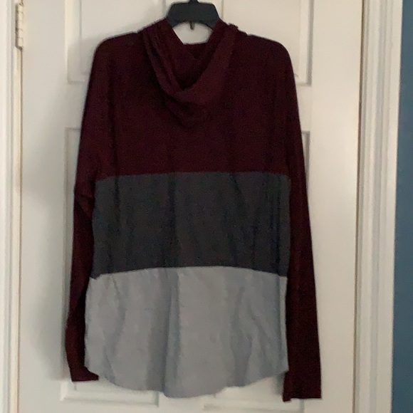 Hurley Men’s long sleeve hoodie - Picture 2 of 3